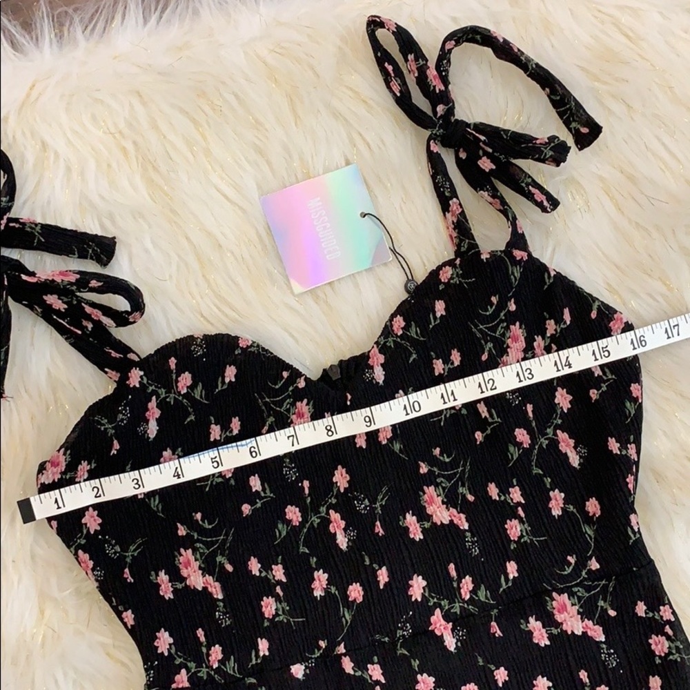 Missguided Floral plisse tie shoulder Dress - Picture 5 of 8